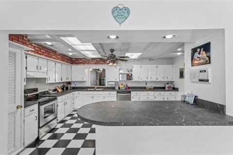 Casa en venta en Lakeland, Florida, 6 dormitorios, 292.83 m2 № 2386101 - foto 10