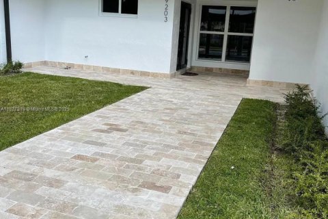 Снять в аренду виллу или дом в Майами, Флорида 6 спален, 326.74м2, № 2036970 - фото 3