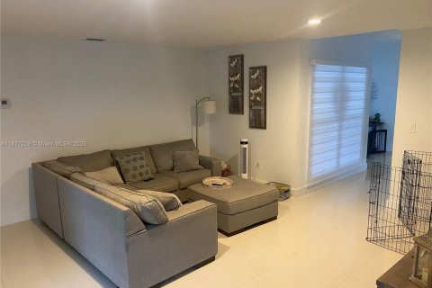 Снять в аренду виллу или дом в Майами, Флорида 6 спален, 326.74м2, № 2036970 - фото 7