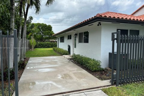 Снять в аренду виллу или дом в Майами, Флорида 6 спален, 326.74м2, № 2036970 - фото 21