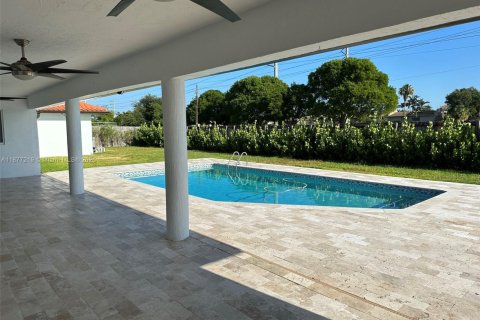 Снять в аренду виллу или дом в Майами, Флорида 6 спален, 326.74м2, № 2036970 - фото 17