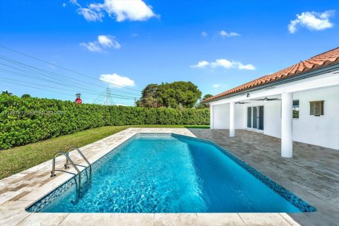 Снять в аренду виллу или дом в Майами, Флорида 6 спален, 326.74м2, № 2036970 - фото 28