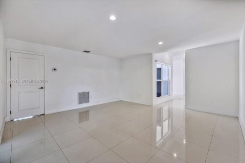 Снять в аренду виллу или дом в Майами, Флорида 6 спален, 326.74м2, № 2036970 - фото 24