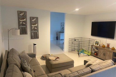 Снять в аренду виллу или дом в Майами, Флорида 6 спален, 326.74м2, № 2036970 - фото 6