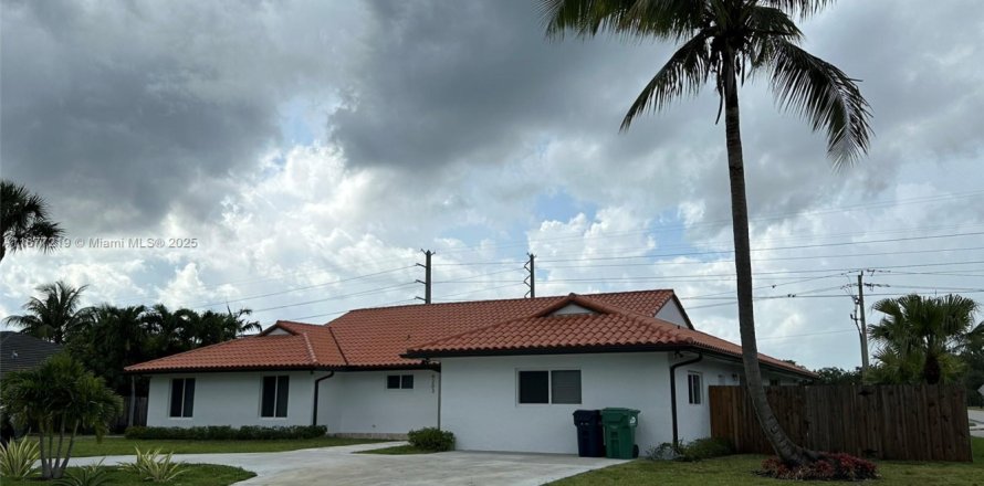 Дом в Майами, Флорида 6 спален, 326.74м2 № 2036970