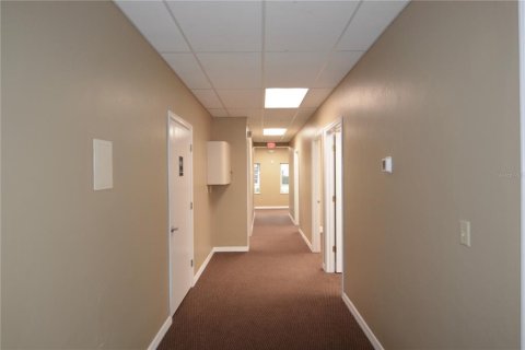 Commercial property in Port Charlotte, Florida 426.33 sq.m. № 2206432 - photo 8