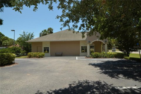 Commercial property in Port Charlotte, Florida 426.33 sq.m. № 2206432 - photo 10