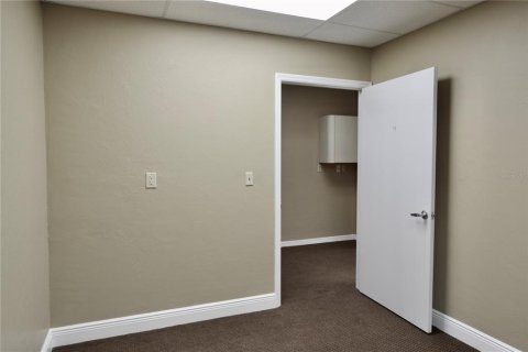 Commercial property in Port Charlotte, Florida 426.33 sq.m. № 2206432 - photo 7