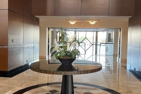 Condo in Hallandale Beach, Florida, 2 bedrooms  № 1888904 - photo 23