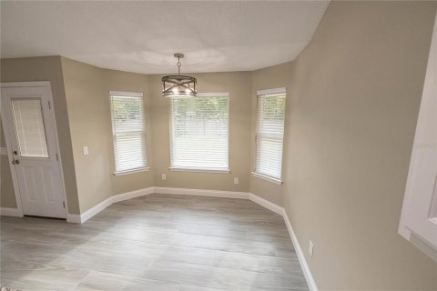 House in Milton, Florida 4 bedrooms, 212.28 sq.m. № 2115057 - photo 6