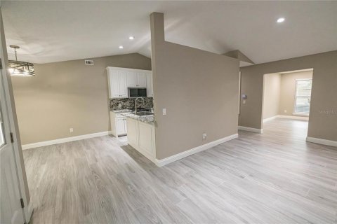 House in Milton, Florida 4 bedrooms, 212.28 sq.m. № 2115057 - photo 4