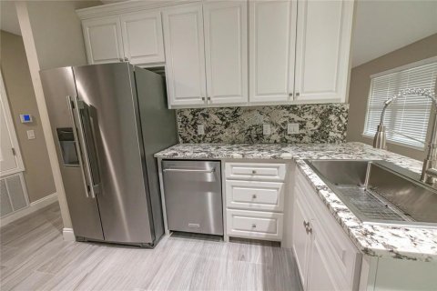 House in Milton, Florida 4 bedrooms, 212.28 sq.m. № 2115057 - photo 8