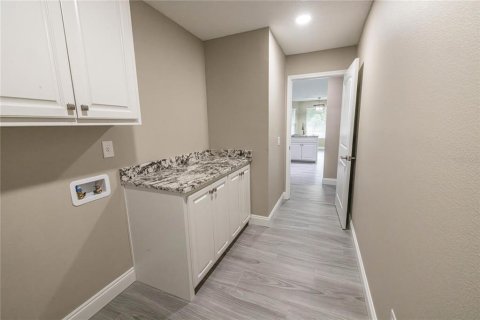 House in Milton, Florida 4 bedrooms, 212.28 sq.m. № 2115057 - photo 17