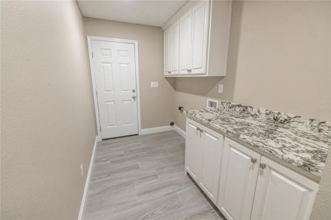 House in Milton, Florida 4 bedrooms, 212.28 sq.m. № 2115057 - photo 16