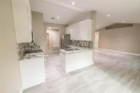 House in Milton, Florida 4 bedrooms, 212.28 sq.m. № 2115057 - photo 7