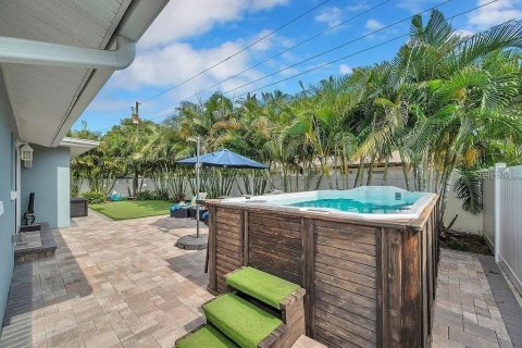 Casa en alquiler en Saint Petersburg, Florida, 3 dormitorios, 173.08 m2 № 1885805 - foto 16