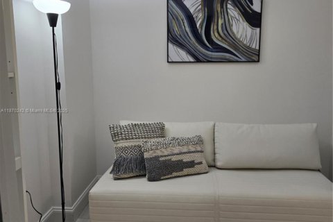 Condominio en alquiler en Miami, Florida, 1 dormitorio, 64.38 m2 № 1928316 - foto 17