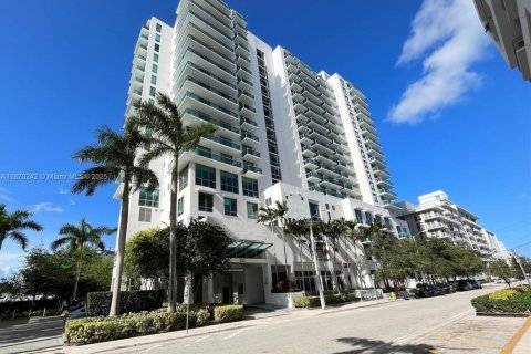 Condominio en alquiler en Miami, Florida, 1 dormitorio, 64.38 m2 № 1928316 - foto 2