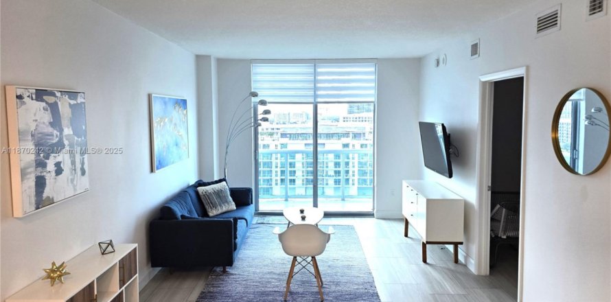 Condominio en Miami, Florida, 1 dormitorio № 1928316