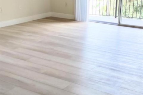 Copropriété à vendre à Royal Palm Beach, Floride: 2 chambres, 103.31 m2 № 2077497 - photo 3