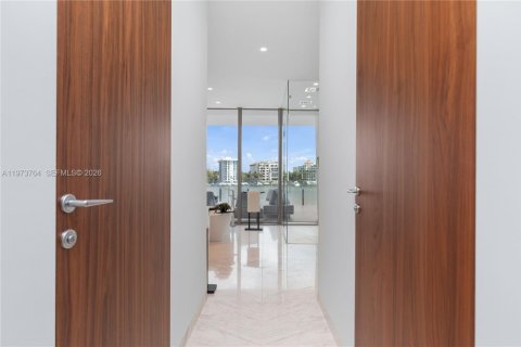 Condo in Miami, Florida, 3 bedrooms  № 2052905 - photo 22