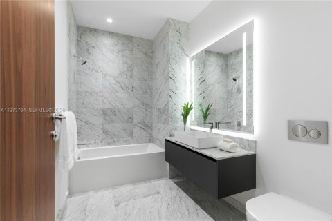 Condo in Miami, Florida, 3 bedrooms  № 2052905 - photo 28