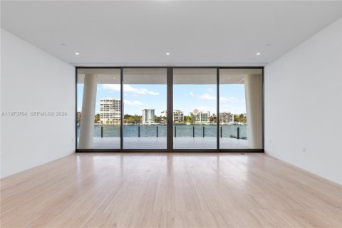 Condo in Miami, Florida, 3 bedrooms  № 2052905 - photo 9