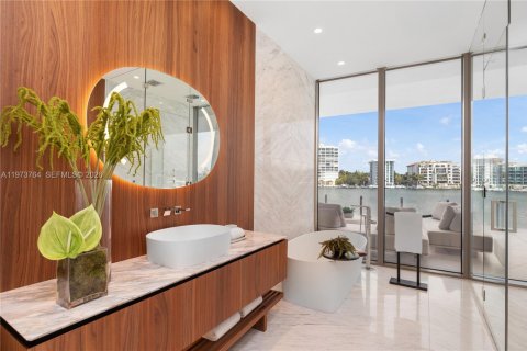 Condo in Miami, Florida, 3 bedrooms  № 2052905 - photo 24