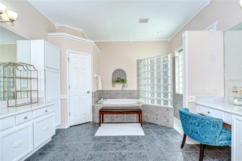 House in Lutz, Florida 4 bedrooms, 270.07 sq.m. № 1832158 - photo 26