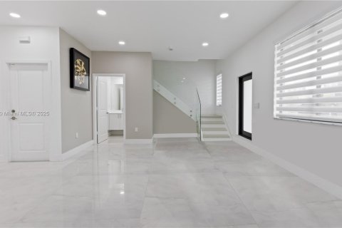 Townhouse in Doral, Florida 3 bedrooms, 149.02 sq.m. № 1860036 - photo 3