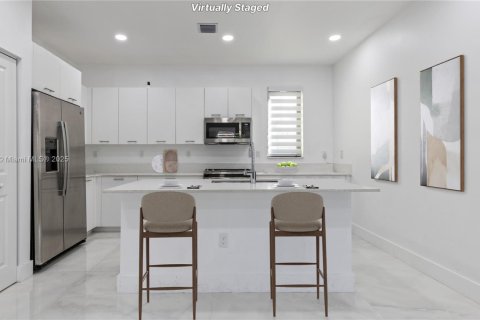 Townhouse in Doral, Florida 3 bedrooms, 149.02 sq.m. № 1860036 - photo 2