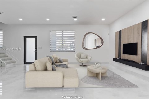 Townhouse in Doral, Florida 3 bedrooms, 149.02 sq.m. № 1860036 - photo 1