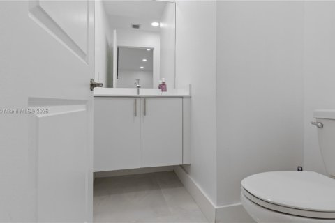 Townhouse in Doral, Florida 3 bedrooms, 149.02 sq.m. № 1860036 - photo 4
