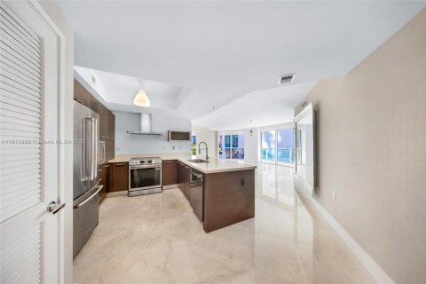 Condo in Sunny Isles Beach, Florida, 3 bedrooms  № 2082398 - photo 2