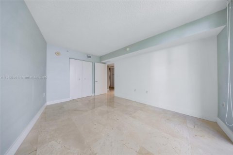Condo in Sunny Isles Beach, Florida, 3 bedrooms  № 2082398 - photo 29