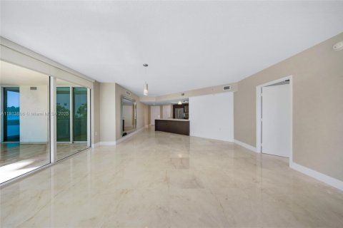 Condo in Sunny Isles Beach, Florida, 3 bedrooms  № 2082398 - photo 10