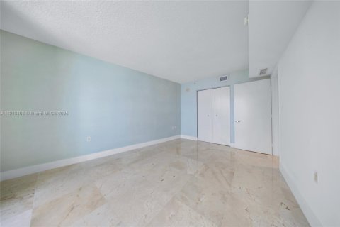 Condo in Sunny Isles Beach, Florida, 3 bedrooms  № 2082398 - photo 30