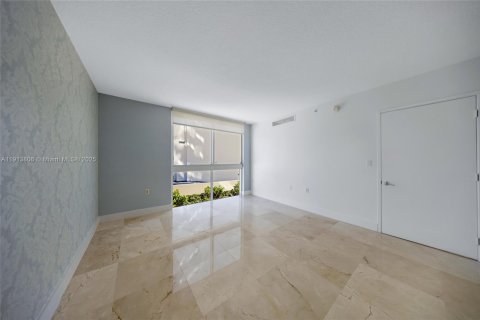 Condo in Sunny Isles Beach, Florida, 3 bedrooms  № 2082398 - photo 15