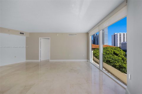 Condo in Sunny Isles Beach, Florida, 3 bedrooms  № 2082398 - photo 11
