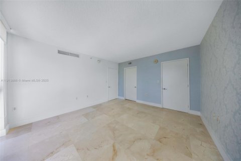 Condo in Sunny Isles Beach, Florida, 3 bedrooms  № 2082398 - photo 16