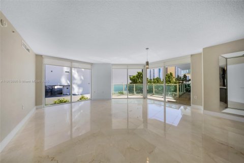 Condo in Sunny Isles Beach, Florida, 3 bedrooms  № 2082398 - photo 7