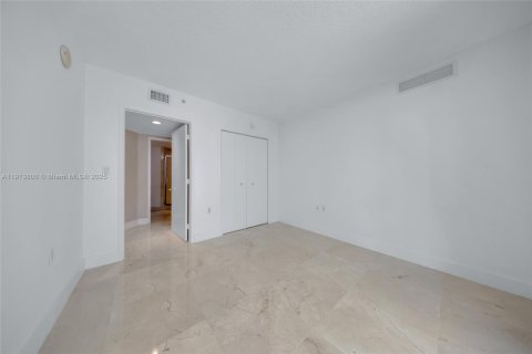 Condo in Sunny Isles Beach, Florida, 3 bedrooms  № 2082398 - photo 26