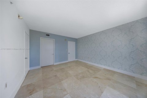 Condo in Sunny Isles Beach, Florida, 3 bedrooms  № 2082398 - photo 17
