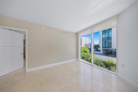 Condo in Sunny Isles Beach, Florida, 3 bedrooms  № 2082398 - photo 12