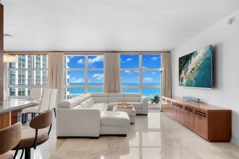 Купить кондоминиум в Майами-Бич, Флорида 1 спальня, 117.06м2, № 1958232 - фото 3