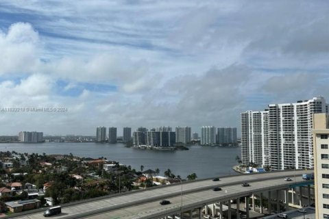Copropriété à vendre à Sunny Isles Beach, Floride: 1 chambre, 93.37 m2 № 1702644 - photo 2