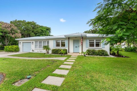 House in Vero Beach, Florida 3 bedrooms, 121.33 sq.m. № 2410743