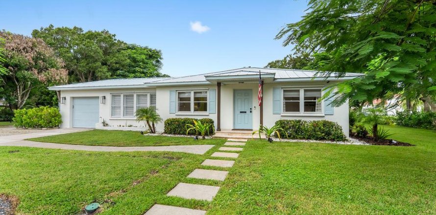 House in Vero Beach, Florida 3 bedrooms, 121.33 sq.m. № 2410743