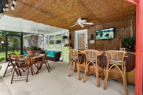 House in Vero Beach, Florida 3 bedrooms, 121.33 sq.m. № 2410743 - photo 25