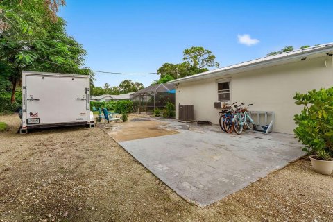 House in Vero Beach, Florida 3 bedrooms, 121.33 sq.m. № 2410743 - photo 28